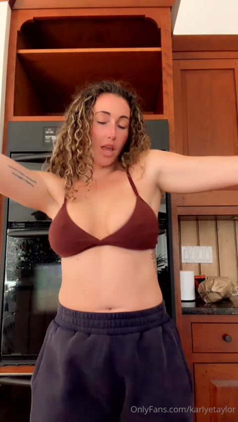 Karlyetaylor nude Instagram photo 5 — @karlyetaylor leaked