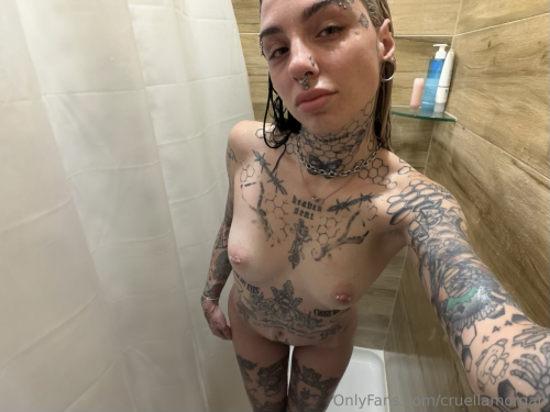 Cruellamorgan — Instagram girl nude model